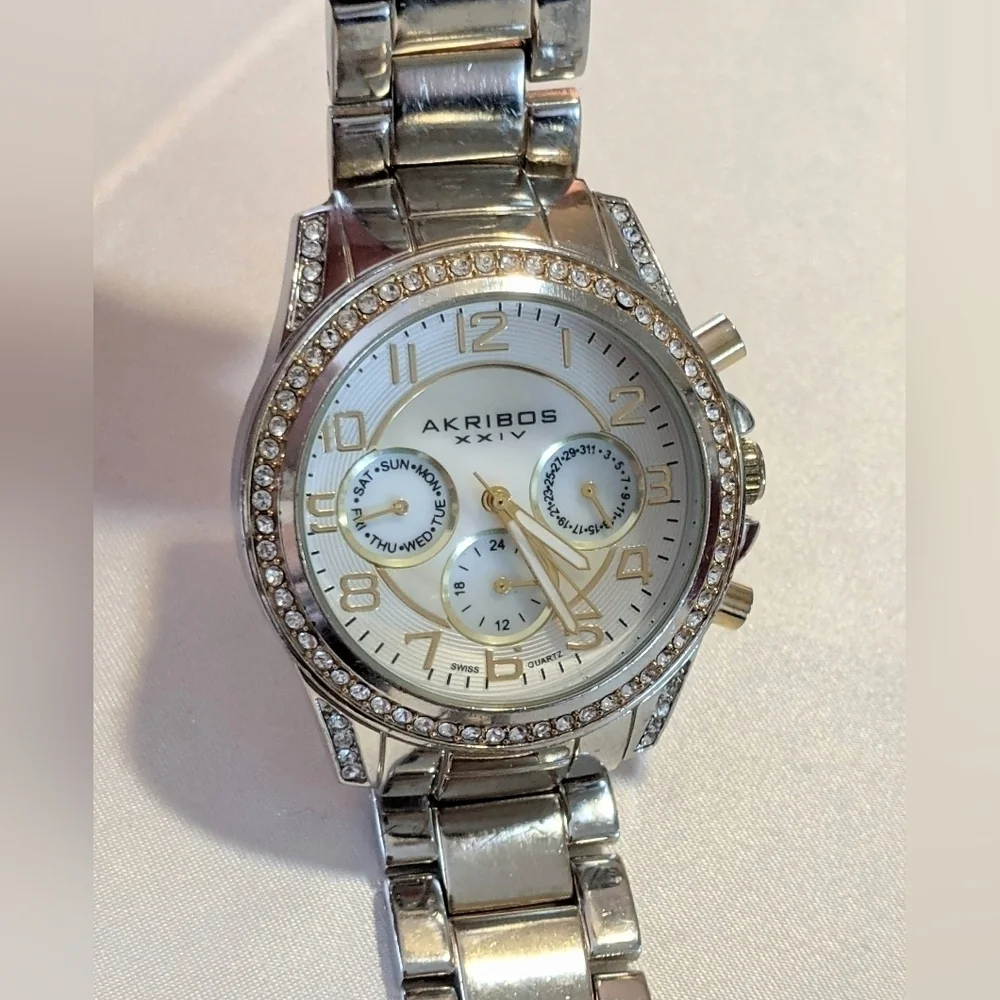 Akribos XXIV Women's Chronograph Watch MOP AK683TTG Crystals New Battery 6.5